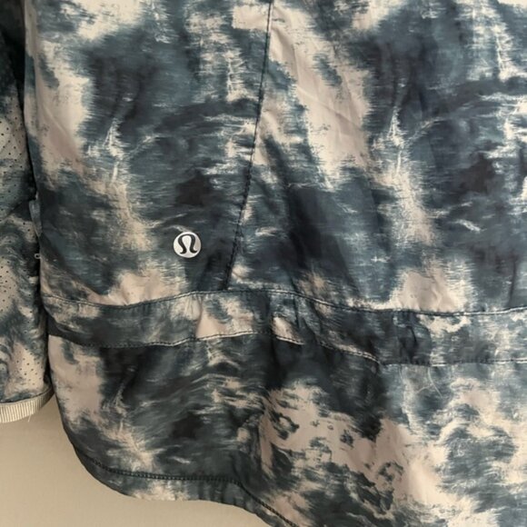 Lululemon Miss Misty Rain Jacket II Sea Side Silver Fox Alberta Lake Size 2 - Picture 4 of 8